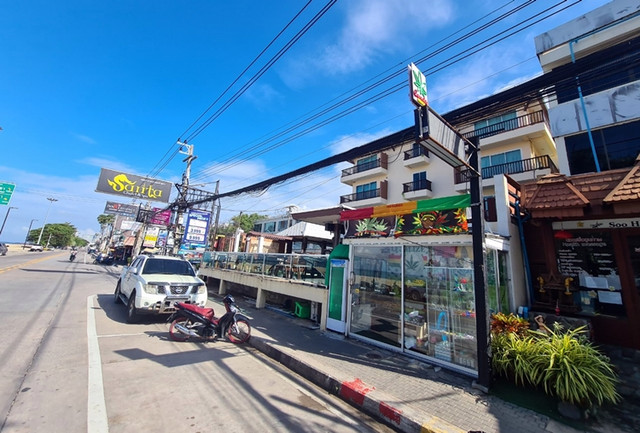 Cận cảnh cần sa bán khắp đường phố Pattaya, Thái Lan - Hình 2 Can canh can sa ban khap duong pho Pattaya, Thai Lan-Hinh-2