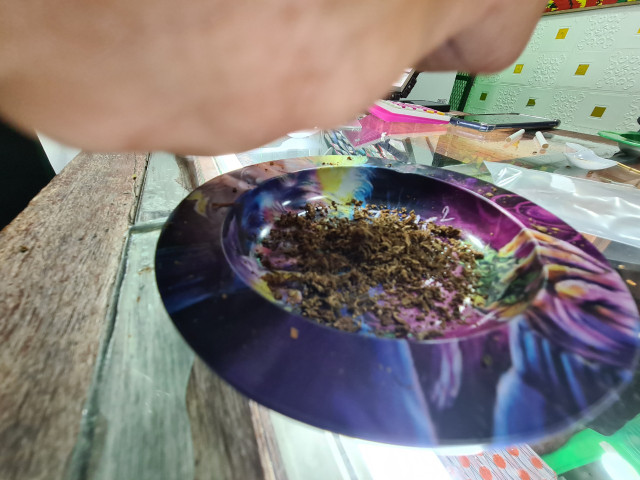 Cận cảnh cần sa bán khắp đường phố Pattaya, Thái Lan - Hình 11 Can canh can sa ban khap duong pho Pattaya, Thai Lan-Hinh-11