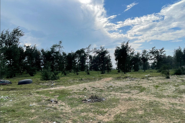 Sau 15 năm được cấp phép, dự án Golf Biển Cửa Lò vẫn chỉ là đất trống, nhếch nhác - Hình 10 Sau 15 nam duoc cap phep, du an Golf Bien Cua Lo van chi la dat trong, nhech nhac-Hinh-10