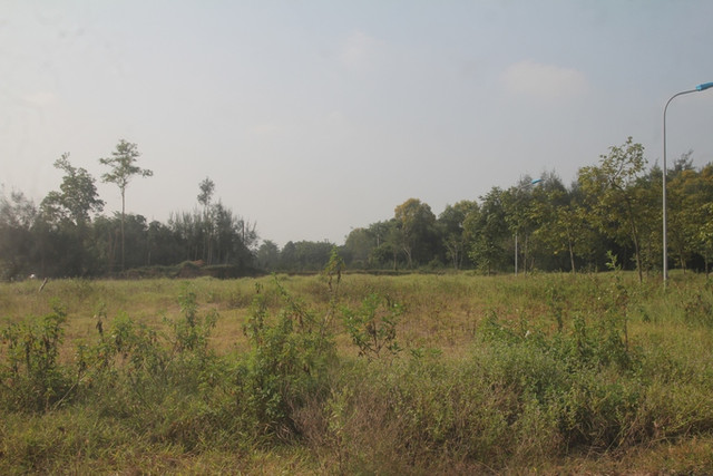 Sau 15 năm được cấp phép, dự án Golf Biển Cửa Lò vẫn chỉ là đất trống, nhếch nhác - Hình 5 Sau 15 nam duoc cap phep, du an Golf Bien Cua Lo van chi la dat trong, nhech nhac-Hinh-5