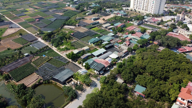 Can canh loat cong trinh xay tren dat nong nghiep o Bac Tu Liem