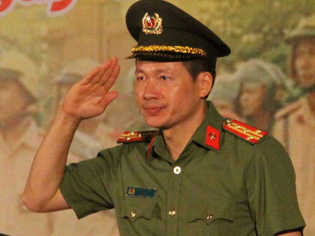 Đại tá Vũ Hồng Văn phát lệnh, hơn 1.000 cảnh sát ra quân trấn áp tội phạm ở Đồng Nai Dai ta Vu Hong Van phat lenh, hon 1.000 canh sat ra quan tran ap toi pham o Dong Nai