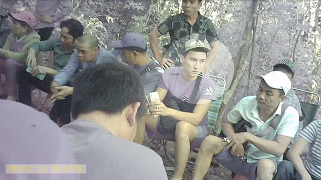 Con trai dieu hanh soi bac, dai ta Pho cong an huyen than 'toi rat dau kho'
