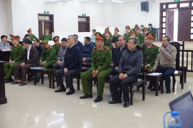 Ngay thu 2 xet xu vu Mobifone-AVG: Cuu Bo truong Nguyen Bac Son khong nho tieu 3 trieu USD vao viec gi-Hinh-6