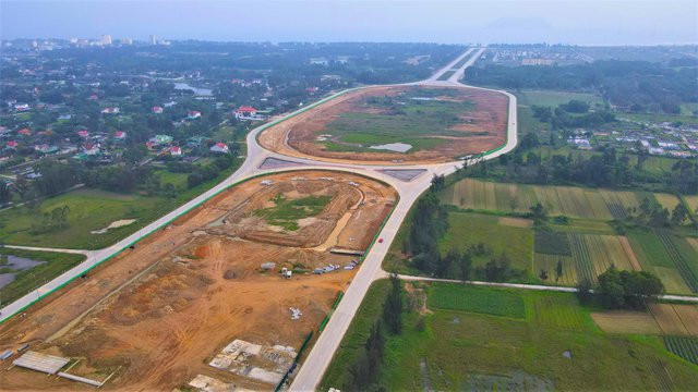 Cận cảnh công trường đại lộ nghìn tỷ Vinh - Cửa Lò - Hình 13 Can canh cong truong dai lo nghin ty Vinh - Cua Lo-Hinh-13