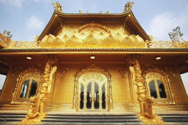 Cận cảnh ngôi chùa 'dát vàng' khiến du khách mê mẩn - Hình 6 Can canh ngoi chua 'dat vang' khien du khach me man-Hinh-6