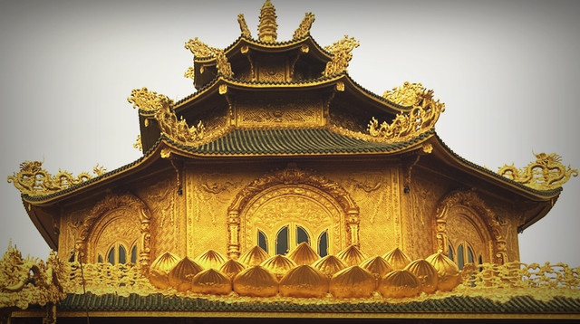 Cận cảnh ngôi chùa 'dát vàng' khiến du khách mê mẩn - Hình 7 Can canh ngoi chua 'dat vang' khien du khach me man-Hinh-7