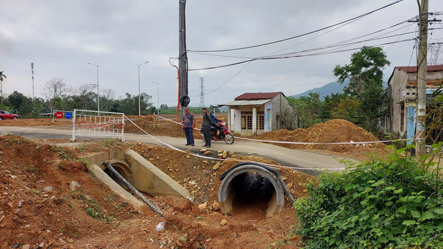 Dự án đường vành đai nghìn tỷ Tây Đà Nẵng: Nhiều hạng mục vẫn còn ngổn ngang - Hình 7 Du an duong vanh dai nghin ty Tay Da Nang: Nhieu hang muc van con ngon ngang-Hinh-7