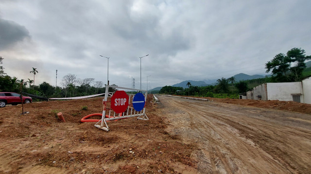 Dự án đường vành đai nghìn tỷ Tây Đà Nẵng: Nhiều hạng mục vẫn còn ngổn ngang - Hình 6 Du an duong vanh dai nghin ty Tay Da Nang: Nhieu hang muc van con ngon ngang-Hinh-6