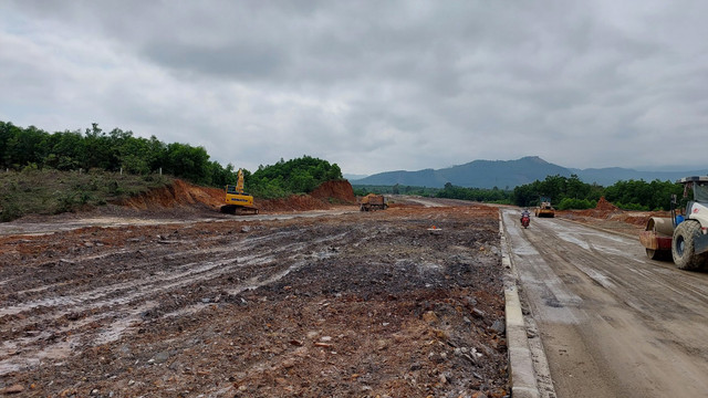Dự án đường vành đai nghìn tỷ Tây Đà Nẵng: Nhiều hạng mục vẫn còn ngổn ngang - Hình 5 Du an duong vanh dai nghin ty Tay Da Nang: Nhieu hang muc van con ngon ngang-Hinh-5