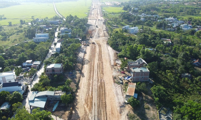 Dự án đường vành đai nghìn tỷ Tây Đà Nẵng: Nhiều hạng mục vẫn còn ngổn ngang - Hình 9 Du an duong vanh dai nghin ty Tay Da Nang: Nhieu hang muc van con ngon ngang-Hinh-9