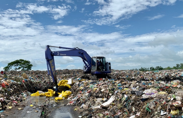 Tiêu hủy gần 6,6 tấn chả chay “ngậm” hàn the - Hình 3 Tieu huy gan 6,6 tan cha chay “ngam” han the-Hinh-3