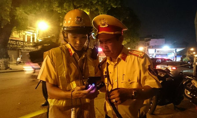 CSGT được trang bị camera gắn ngực khi tuần tra, xử lý vi phạm CSGT duoc trang bi camera gan nguc khi tuan tra, xu ly vi pham