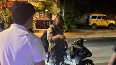 Tạm giữ người nước ngoài dùng dao tấn công làm Thiếu tá Công an rồi bỏ trốn