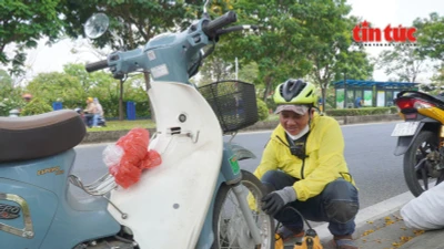 Người đàn ông U60 với 'tiệm sửa xe di động 0 đồng'