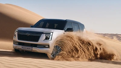 Nissan Patrol vẫn "sống" khoẻ giữa thế giới siêu xe hào nhoáng ở Dubai