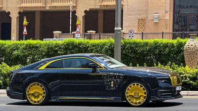 Rolls-Royce Spectre độ Mansory dát vàng, gắn thêm loa giả tiếng động cơ