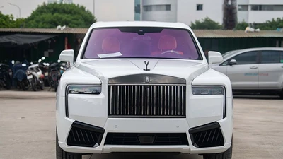Rolls-Royce Cullinan Black Badge 2025 đầu tiên, gần 60 tỷ tại Việt Nam