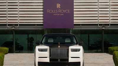 Chi tiết Rolls-Royce Phantom Centenary mạ vàng 24K, thêu 440.000 mũi