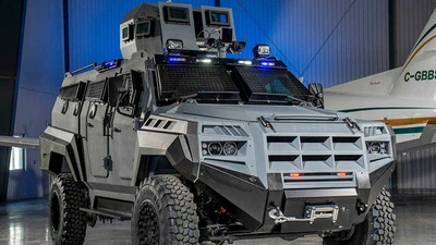 Roshel Senator - xe bọc thép chống đạn cấp B7 cho mọi địa hình tác chiến