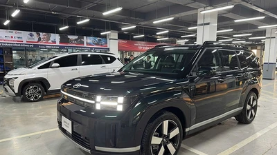 Hyundai SantaFe Hybrid mới ra mắt Việt Nam giảm 50 triệu đồng tại đại lý