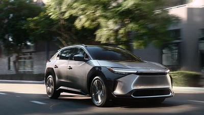 Toyota bZ4X ra mắt Đông Nam Á: SUV điện cỡ trung giá từ 1,2 tỷ đồng