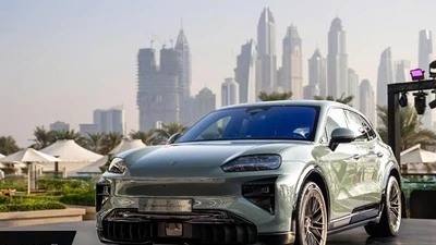 Porsche Cayenne Electric 2026 ra mắt với sạc không dây, giá 163.000 USD