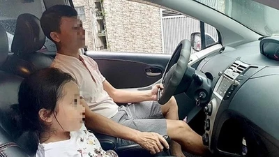 Trẻ em ngồi ghế trước ôtô, tài xế có thể bị phạt tới 1 triệu đồng
