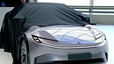 Toyota Corolla mới lộ diện trước thềm Japan Mobility Show 2025