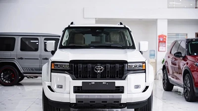 Toyota Land Cruiser Prado 2025 đang được giảm giá 50-80 triệu đồng