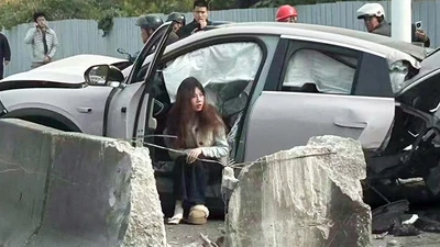 Nio EC6 gãy đôi sau tai nạn kinh hoàng, hành khách thoát nạn thần kỳ