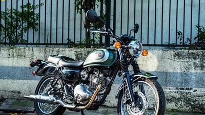 Xe môtô Kawasaki W230 2025 vừa ra mắt Việt Nam, giá 125 triệu đồng