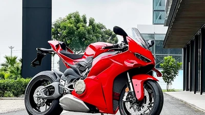 Siêu môtô Ducati Panigale V4 mới về Việt Nam, giá từ 989 triệu đồng