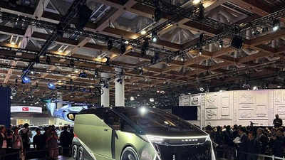 Lexus LS “biến hình” thành xe minivan hạng sang 6 bánh