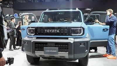 Toyota Land Cruiser FJ 2026 "bằng xương bằng thịt" ra mắt, chờ về Việt Nam