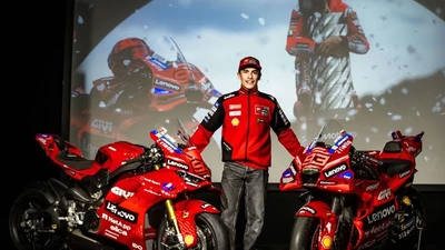 Ra mắt siêu môtô Ducati Panigale V4 Marquez 2025 World Champion Replica 