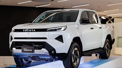 Toyota Hilux 2026 tăng giá mạnh khi về Việt Nam, bản cao nhất tới 1,1 tỷ