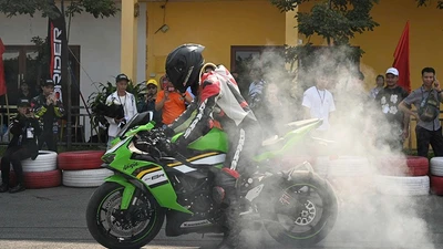 Kawasaki Ninja ZX-6R 2025 ra mắt khách Việt, giá 299 triệu đồng