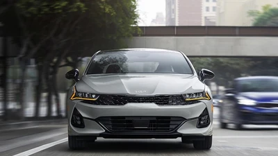 Kia thu hồi hơn 250.000 xe K5 Sedan vì sự cố bình nhiên liệu