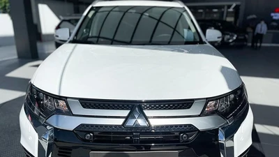 Chiếc xe Mitsubishi Outlander "bị lạc" phiếu xuất xưởng tại Việt Nam