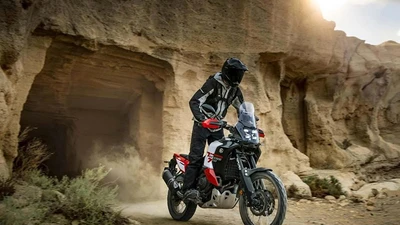 Ra mắt Yamaha Ténéré 700 World Raid 2026 - "ngựa chiến" địa hình 