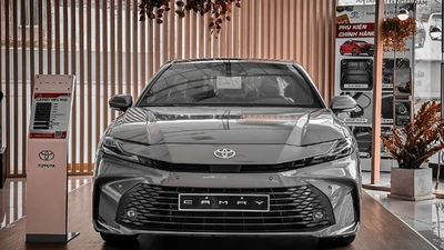 Top sedan cỡ D tại Việt Nam, Toyota Camry bán 78 xe vẫn dẫn đầu phân khúc