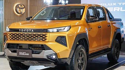 Toyota Hilux 2026 tung ảnh nhá hàng tại Việt Nam, ra mắt tháng 1/2026