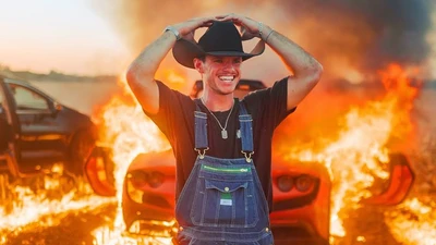 YouTuber đốt xe Ferrari làm content gây sốc, bị bắt vì nghi trốn thuế