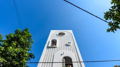 Nhà hướng tây thoáng mát với mặt tiền gạch bông gió 