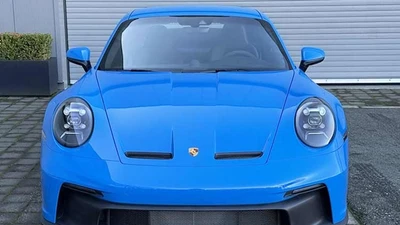 Showroom siêu xe Ferrari rao bán Porsche 911 GT3 số sàn "chốt lời"