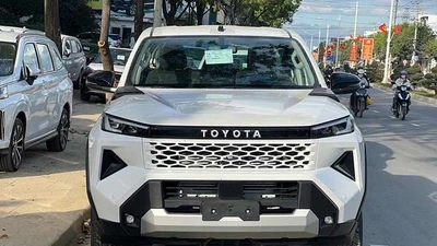 Cận cảnh xe bán tải Toyota Hilux 2026 vừa đưa về đại lý Việt