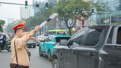 Cấm xe bán tải vào nội đô Hà Nội giờ cao điểm, Ford và Toyota "gỡ rối"