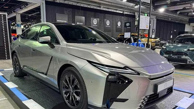 Lexus ES 2026 hạng sang nhận cọc tại Việt Nam, hé lộ ngày mở bán