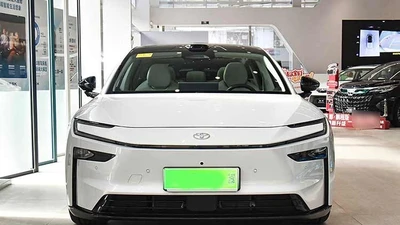 Toyota bZ7 2026 mở bán - sedan điện chạy 700 km/sạc, từ 683 triệu đồng